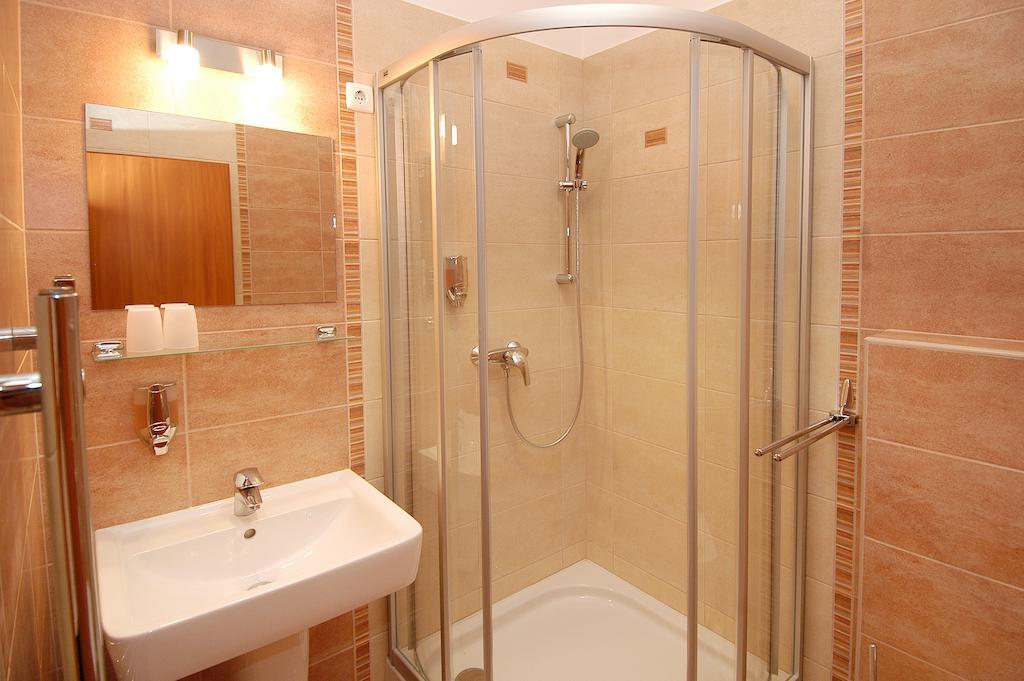 Tuenderpart Vendeghaz Hotell Eger Exteriör bild